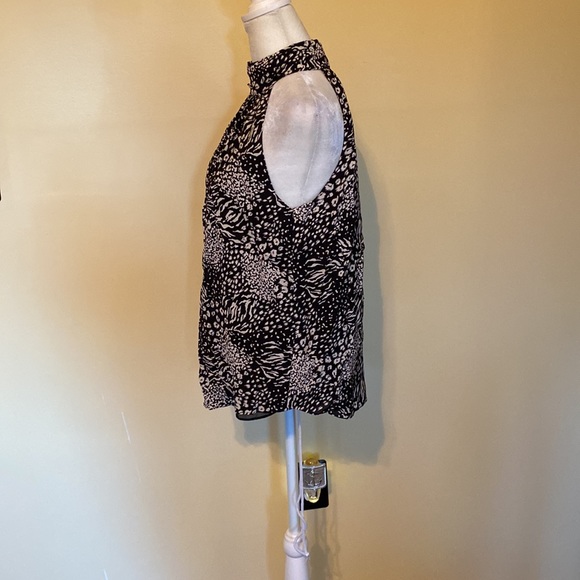 ⭐️Host Pick⭐️Tahari top - Picture 6 of 14